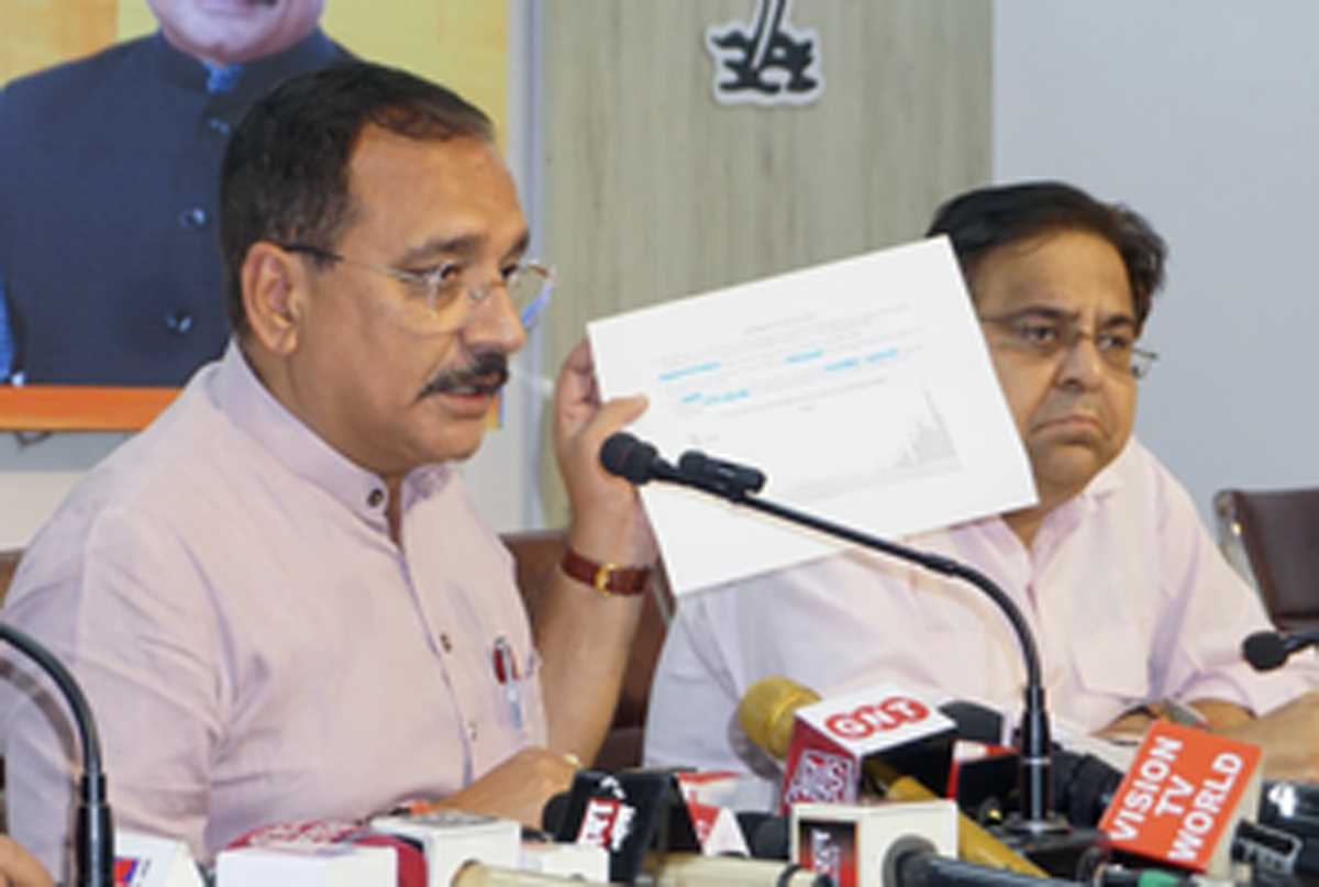 केजरीवाल की संवेदनहीनता के कारण हजारों परिवारों की दीवाली हुई काली : भाजपा